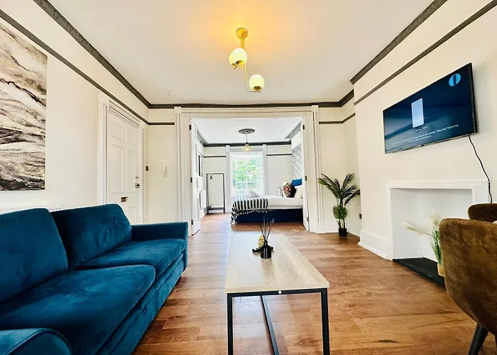 Cozy 1-Bedroom Flat With Garden