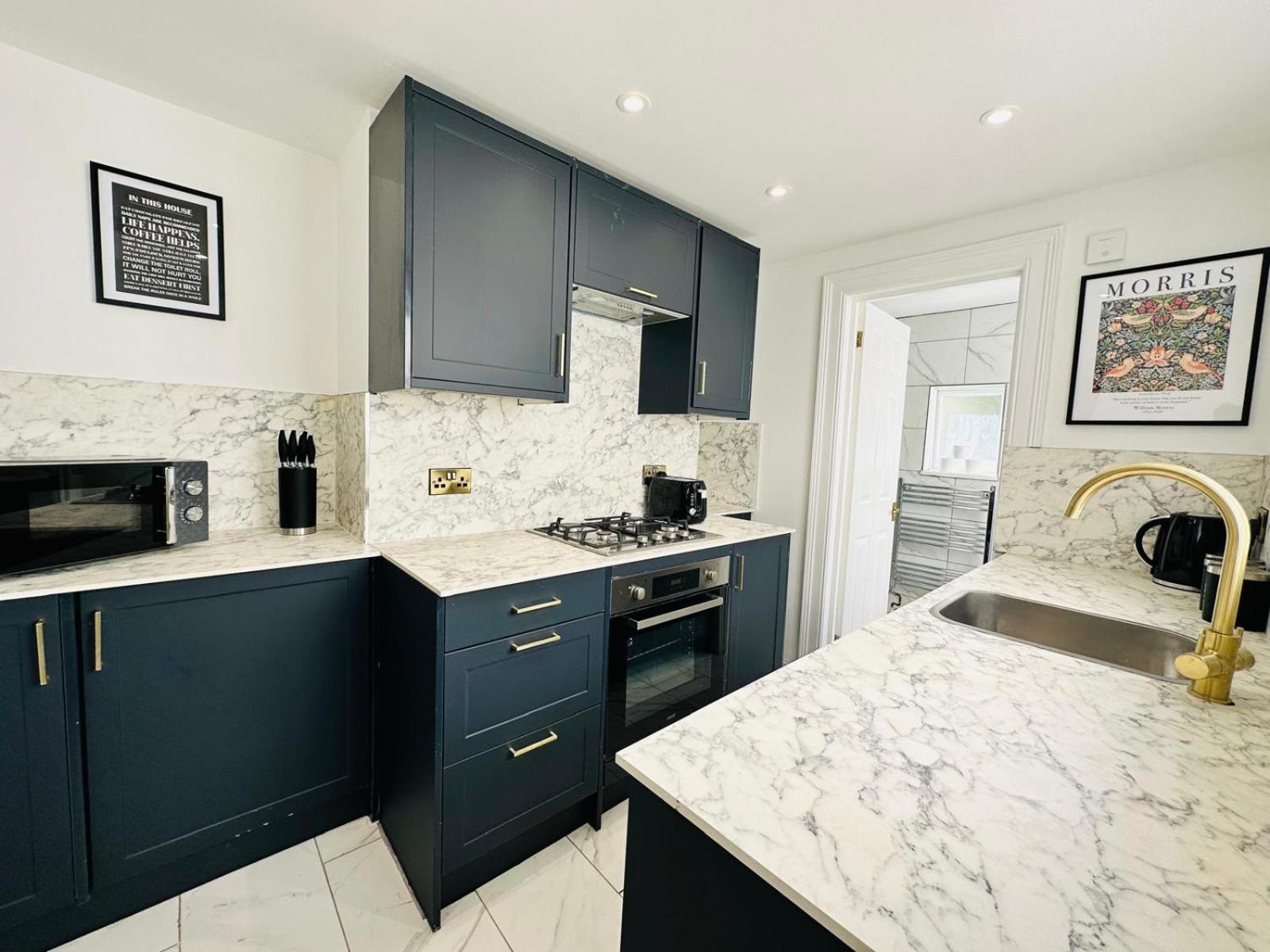 Cozy 1-bedroom Flat With Garden Apartment